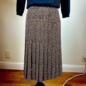 Ann Taylor pleated skirt size 4